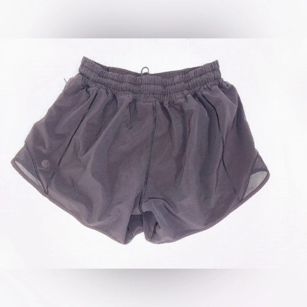 Lululemon Hotty Hot Short II, Long 4 Inches in Black - Size 4 - Picture 7 of 15